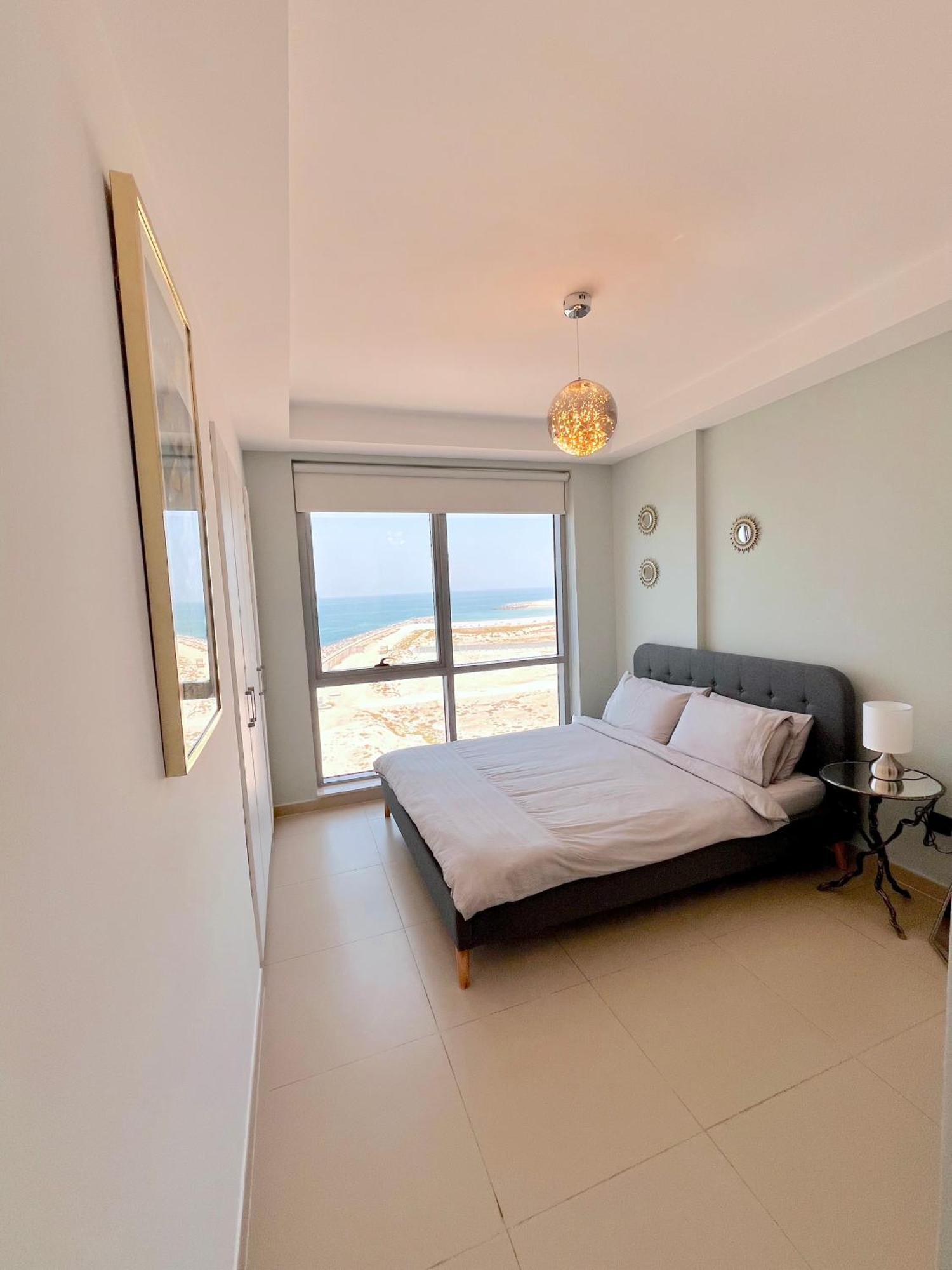 Luxurious 2 Bedroom Beachfront Apartment - Direct Seaview Ras al-Khaimah Exterior photo