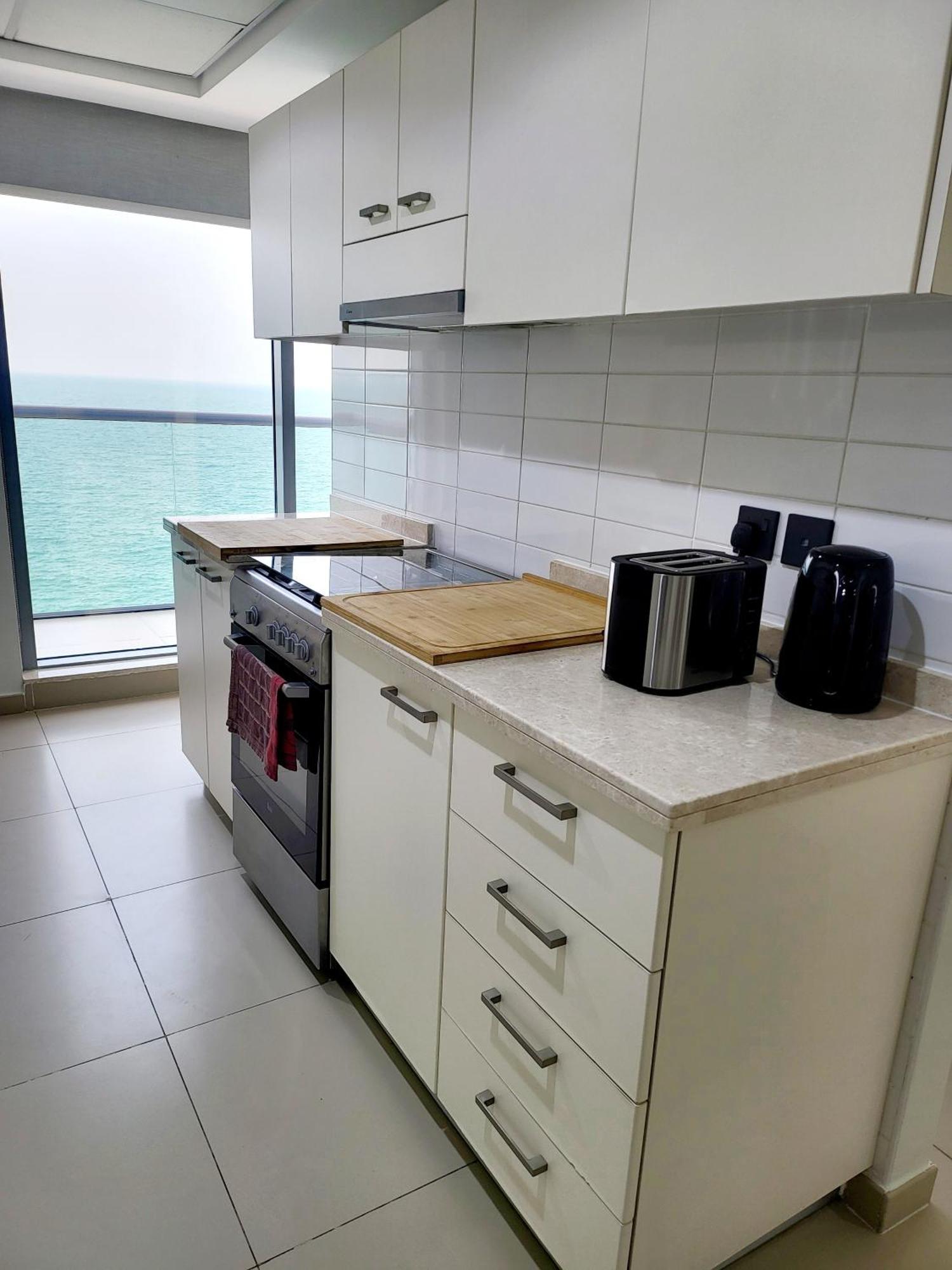 Luxurious 2 Bedroom Beachfront Apartment - Direct Seaview Ras al-Khaimah Exterior photo